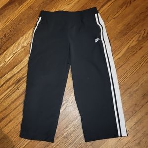 Nike Women's Sportswear Capris